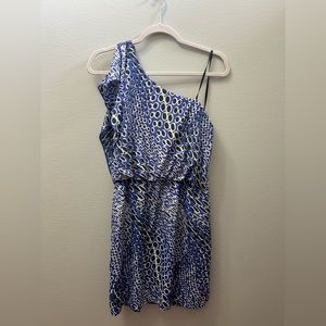 One shoulder dress, blue with black and white dots, size m, split sleeve
